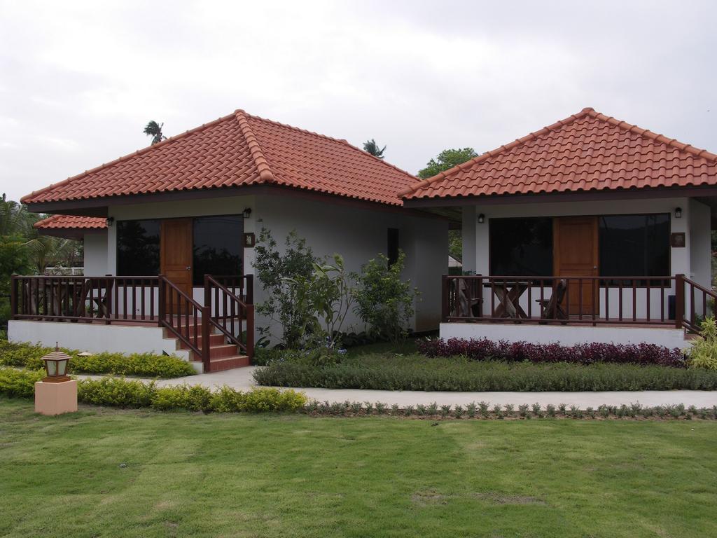 Sailom Resort Bangsaphan Bang Saphan Exterior photo